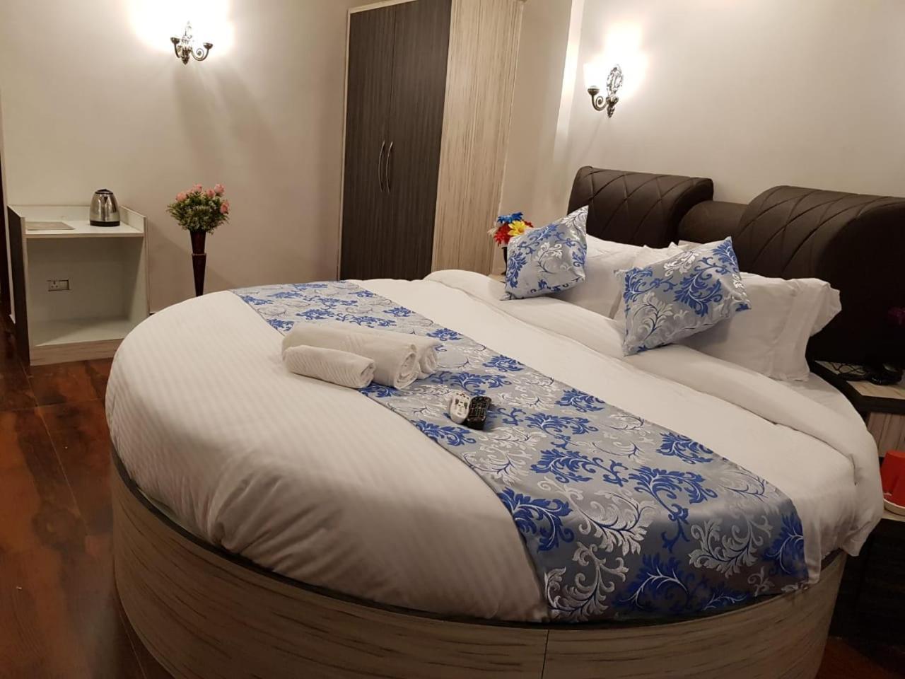 C P Cottage Resort มหาบาเลชวาร์ ภายนอก รูปภาพ